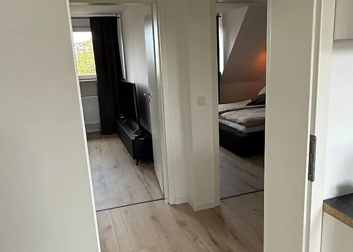 Modernes Apartment Muelheim - Freie Parkplaetze, Smart-Tv, Wlan, Naehe Messe Essen & Duesseldorf *