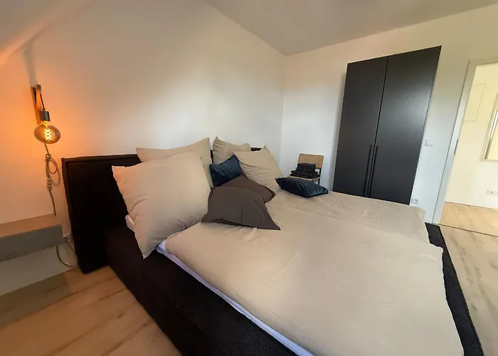 Modernes Apartment Muelheim - Freie Parkplaetze, Smart-Tv, Wlan, Naehe Messe Essen & Duesseldorf Mülheim an der Ruhr